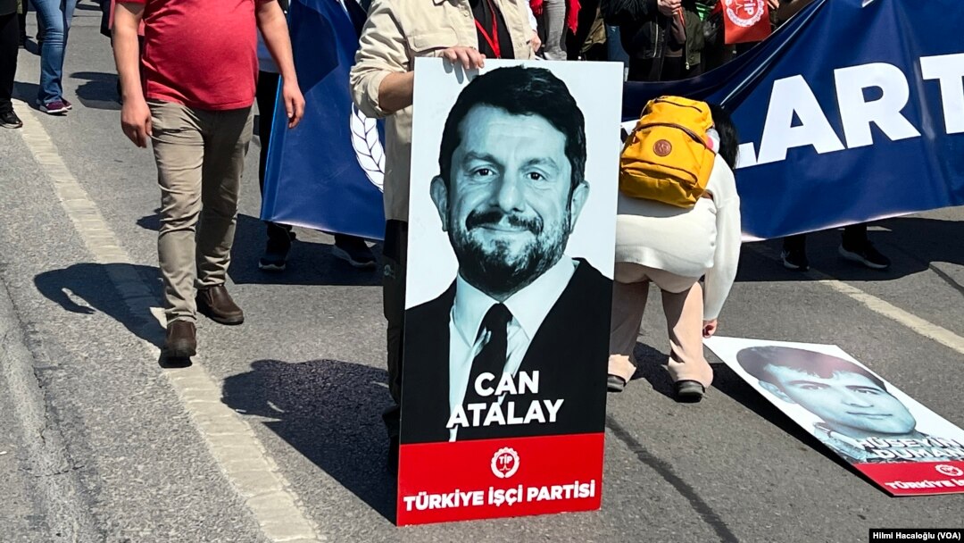 Can AtalayGezi Davası’ndan cezaevinde bulunan Türkiye İşçi Partisi Hatay milletvekili Can Atalay hakkında tahliye kararı çıkmamasına avukatları ve arkadaşları tepki gösterdi.