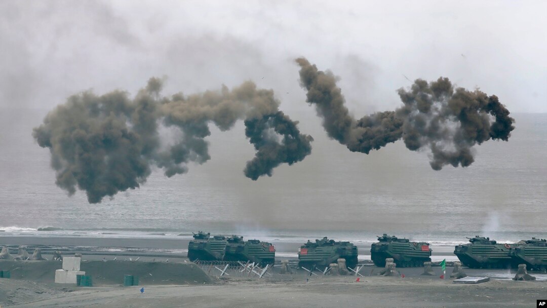 Taiwan's military holds drills of the annual Han Kuang military exercises that simulate an anti-landing operations near the coast in New Taipei City, northern Taiwan, July 27, 2023. 