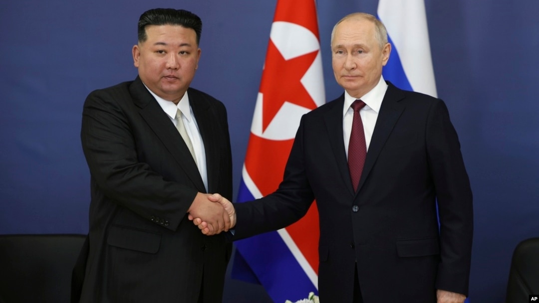 2023年9月13日，俄羅斯總統普京和北韓領導人金正恩在俄羅斯會晤時握手 。