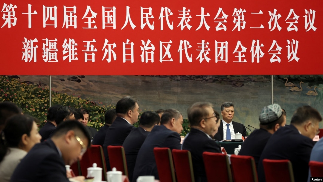中國新疆維吾爾自治區黨委書記馬興瑞在全國人大會議期間出席新疆代表團全體會議。（2024年3月7日）