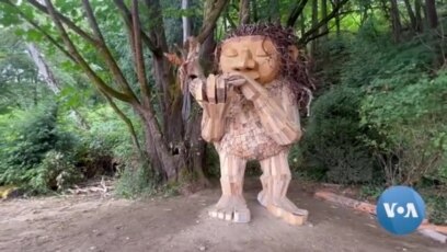 Giant Wooden Trolls Enchant the Pacific Northwest 