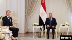 AQSh Davlat kotibi Entoni Blinken Misr Prezidenti Abdul Fattoh Sissiy bilan uchrashuv paytida, 20-avgust, 2024-yil, Misr