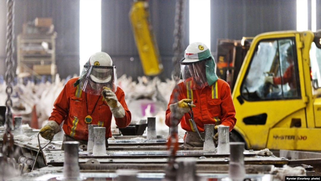 Employees at Nyrstar’s Clarksville, Tennessee, plant examine zinc ingots.