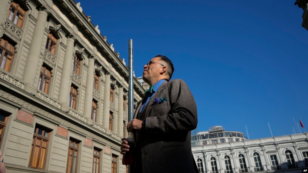 Nacido en Chile y adoptado en EEUU, el marino Jimmy Thyden González comparece ante la Corte Suprema después de presentar una denuncia penal contra el gobierno chileno por sustracción de menores. En Chile, el lunes 1 de julio de 2024.