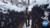 “前线无战事”：踏雪走入乌军战壕