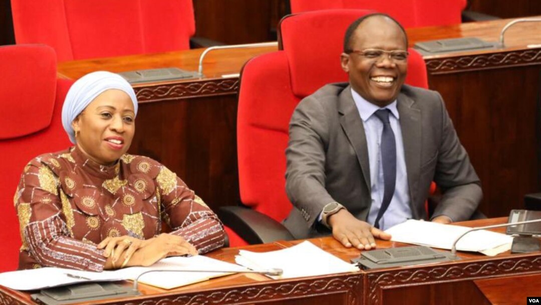 Waziri wa afya Tanzania Ummy Mwalimu (kushoto) akiwa na Naibu waziri wa wizara hiyo Dkt Godwin Mollel