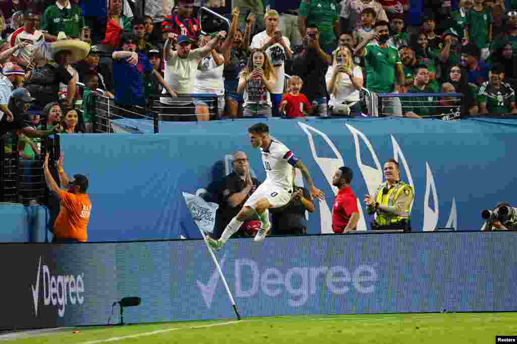 Pulisic anotó los goles a los 37 y 46 minutos para los estadounidenses. Ricardo Pepi, quien ingresó desde el banquillo, marcó el tercer gol en el minuto 78. 