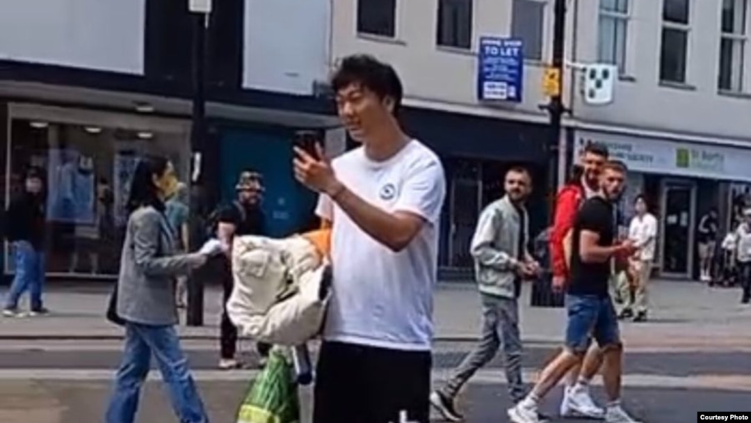 英國修咸頓（Southampton）其中一名襲擊香港人的 中國留學生在事發前被參加集會的人拍攝到面容（集會參加者提供照片）