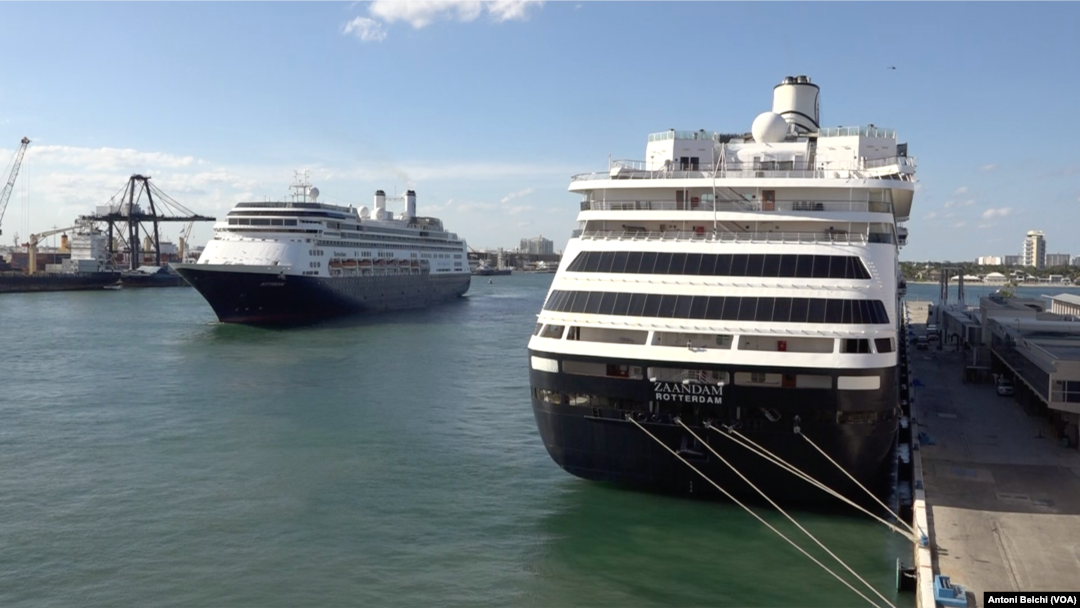 Los cruceros Zaandam y Rotterdam, de la compañía subsidiaria Carnival, atracaron este jueves al Puerto Everglades en Fort Lauderdale (Florida) con varios pasajeros con coronavirus.