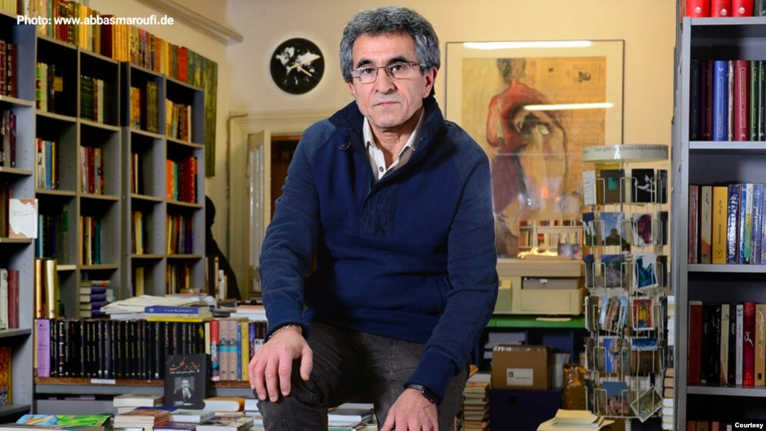عباس معروفی در کتاب‌فروشی «خانه هنر و ادبیات هدایت». عکس از: abbasmaroufi.de