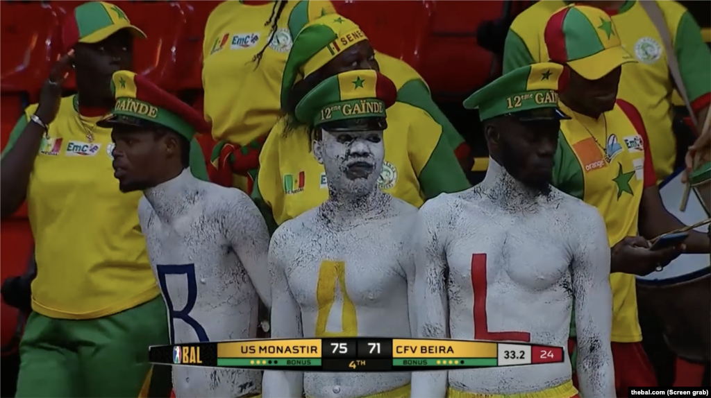 P&#250;blico no jogo entre o Ferrovi&#225;rio da Beira na BAL e o US Monastir da Tun&#237;sia, em Dacar, Senegal. 6 de Mar&#231;o