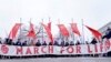 Activistas antiaborto marchan durante la Marcha anual por la vida frente al Capitolio, el viernes 19 de enero de 2024 en Washington DC.