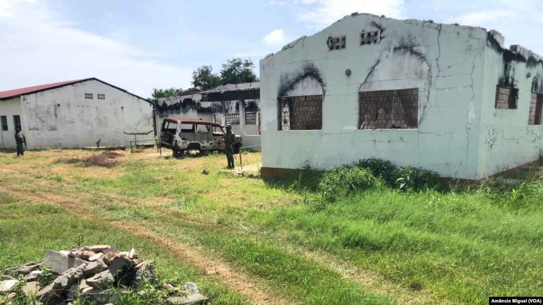 Hospital destruído por terroristas em Quissanga, Cabo Delgado