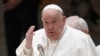 Papa Francis katika moja ya picha zake zilizochukuliwa huko Vatican Februari 5, 2025. 