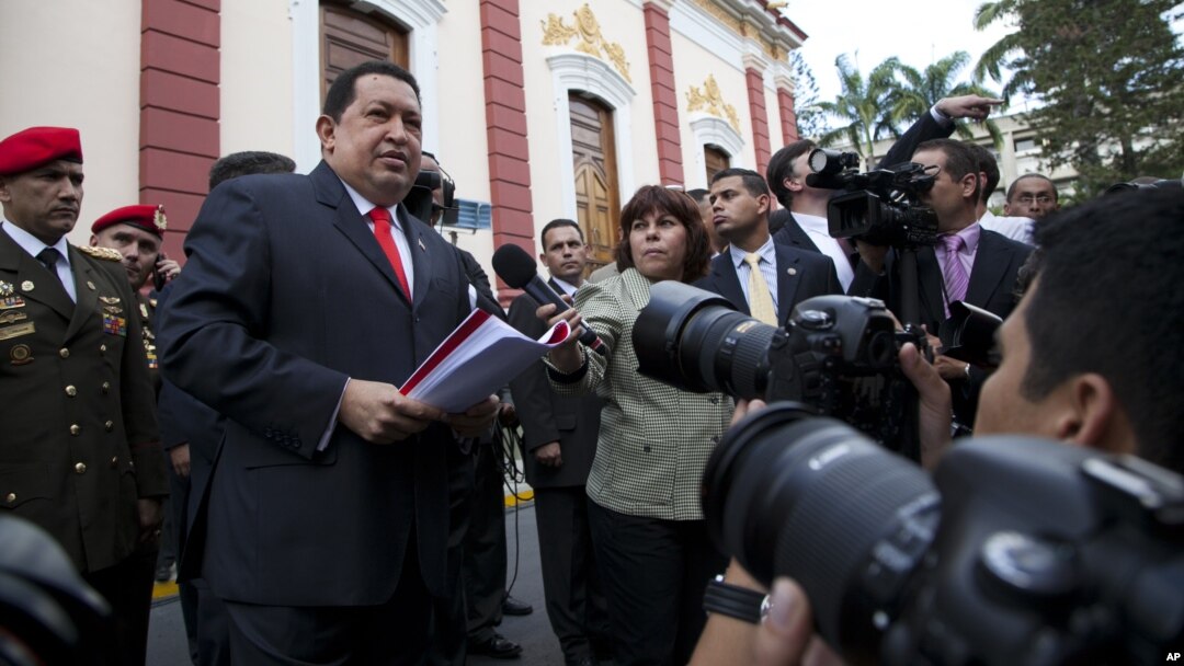 El presidente venezolano Hugo Chávez visita un complejo industrial en Maracaibo, el domingo 22 de julio desde donde nuevamente habló en cadena nacional de radio y televisión.