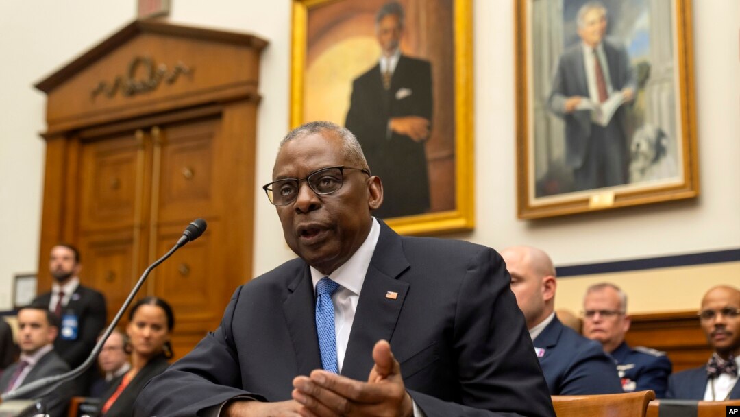 El secretario de Defensa, Lloyd Austin, habla durante una audiencia de la Comisión de Servicios Armados de la Cámara de Representantes en el Capitolio, el jueves 29 de febrero de 2024, en Washington. (Foto AP/Mark Schiefelbein)