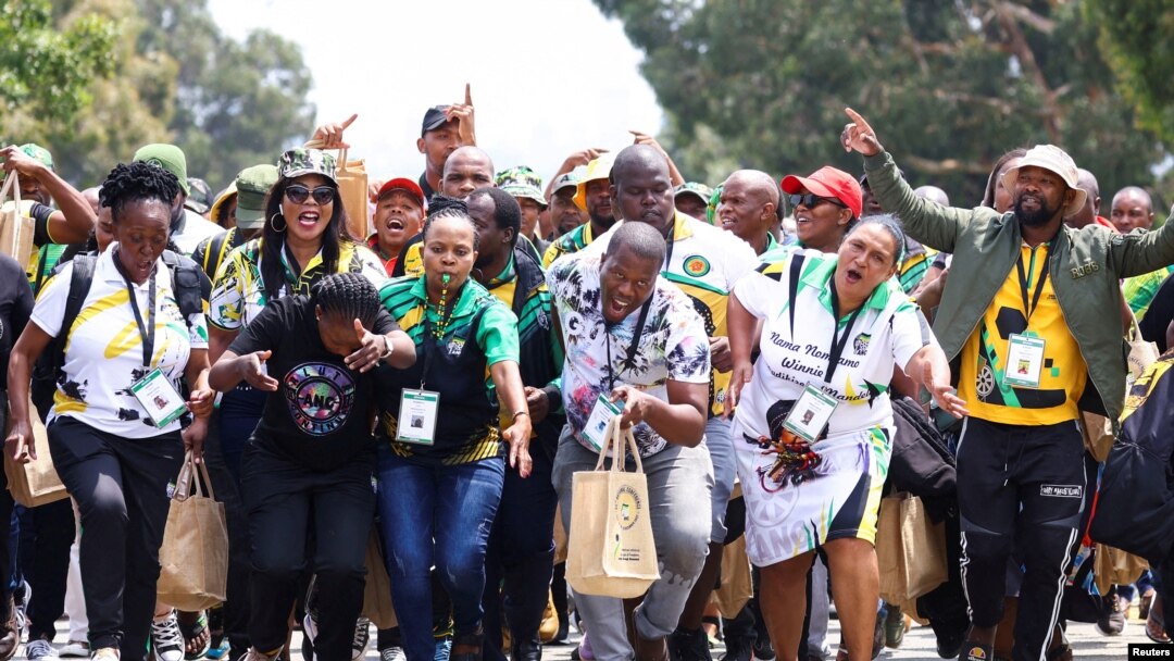 Wajumbe wakiwasili kwenye kongamano la 55 la chama cha ANC mjini Johannesburg, Africa Kusini. Decemba 16, 2022.
