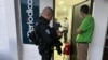 Ministerio Público y Policía en las oficinas del medio El Periódico. Foto: Tomada por LucyChay. Cortesía