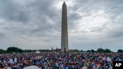 Estadounidenses participaron el sábado en una marcha a favor de reglas para el control de armas, Washington, el sábado 11 de junio de 2022. 