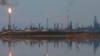 ARCHIVO - Vista general del complejo refinador de Amuay, que pertenece a la petrolera estatal venezolana PDVSA en Punto Fijo, Venezuela, 17 de noviembre de 2016.
