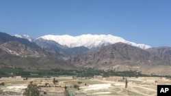 نمایی از منطقه ای که هدف بمب نیروهای آمریکایی قرار گرفت