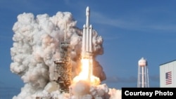 美國太空探索公司重型火箭2018年2月6日升空(SpaceX照片)