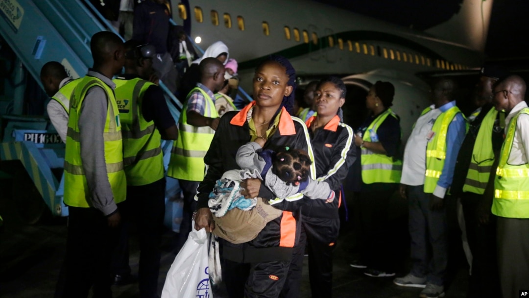 Nigerian returnees from Libya disembark from a plane upon arrival at the Murtala Muhammed International Airport in Lagos, Nigeria, Dec. 5, 2017. 