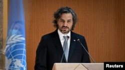 El canciller argentino, Santiago Cafiero, pronuncia un discurso en la apertura de una sesión del Consejo de Derechos Humanos de la ONU, luego de la invasión rusa en Ucrania, en Ginebra, Suiza, el 28 de febrero de 2022.