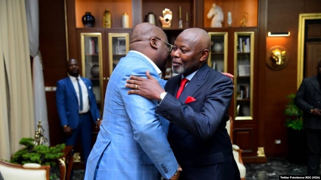 Mokonzi ya mboka ya RDC Félix Tshisekedi ayambi mokambi ya kala ya ndako na ye ya mosala Vital Kamerhe na Cité ya Union africiane, Kinshasa, le 28 juin 2022.