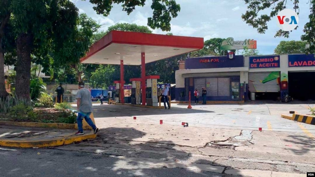 Foto de archivo de una estación de servicio en Altamira Sur, en el este de Caracas, Venezuela.