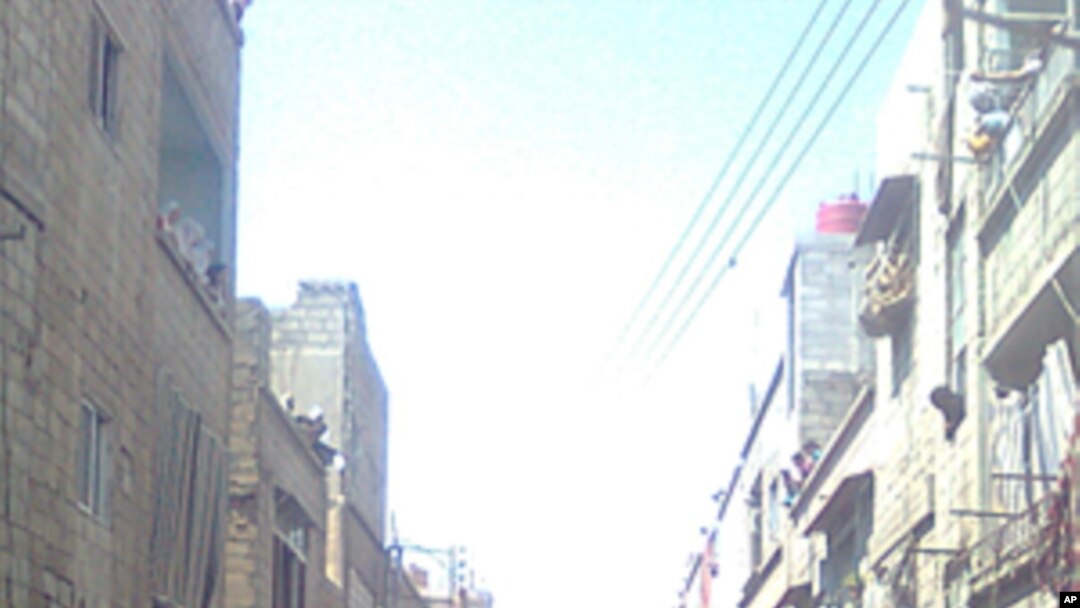 大批敘利亞民眾抗議。