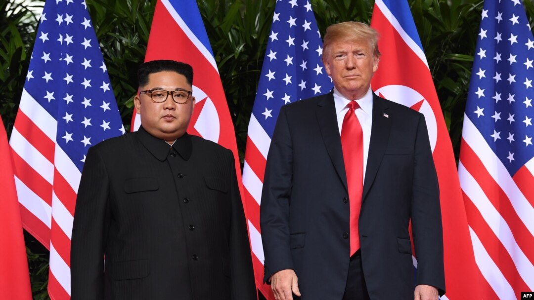 Shugaban Koriya ta Arewa Kim Jong Un da Shugaban Amurka Donald Trump a Singapore inda suka yi taron da ya shiga tarihi