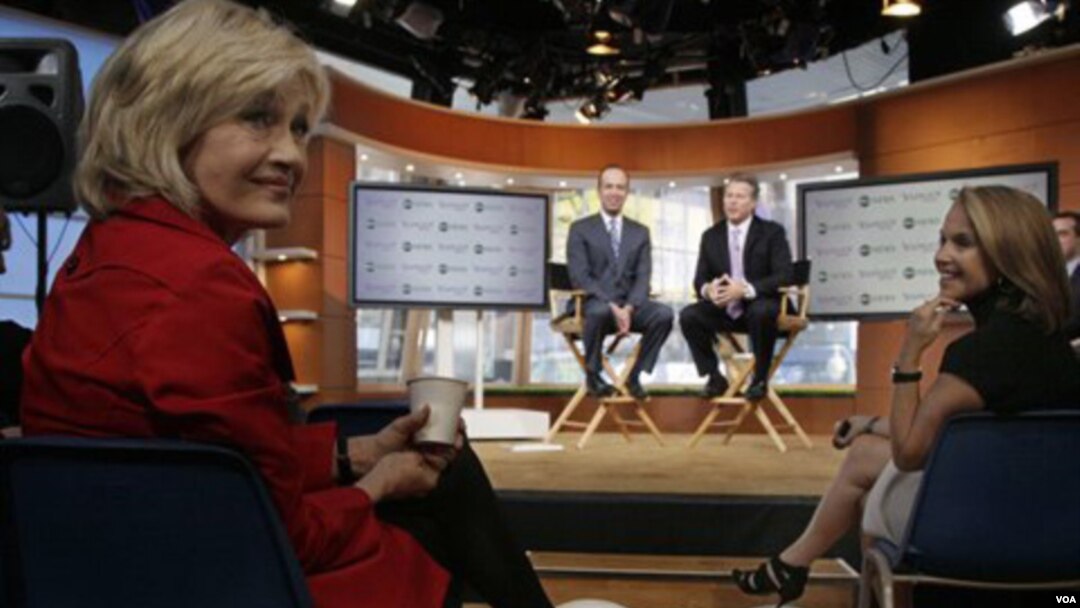 Diane Sawyer y Ben Sherwood de ABC Noticias, con Levinsohn Ross, director ejecutivo de Yahoo, en los estudios en Nueva York.