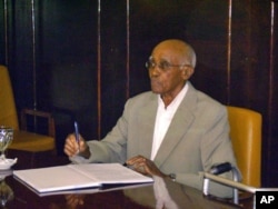 Aristides Pereira, primeiro Presidente de Cabo Verde, faleceu hoje na cidade portuguesa de Coimbra, após prolongado internamento hospitalar.