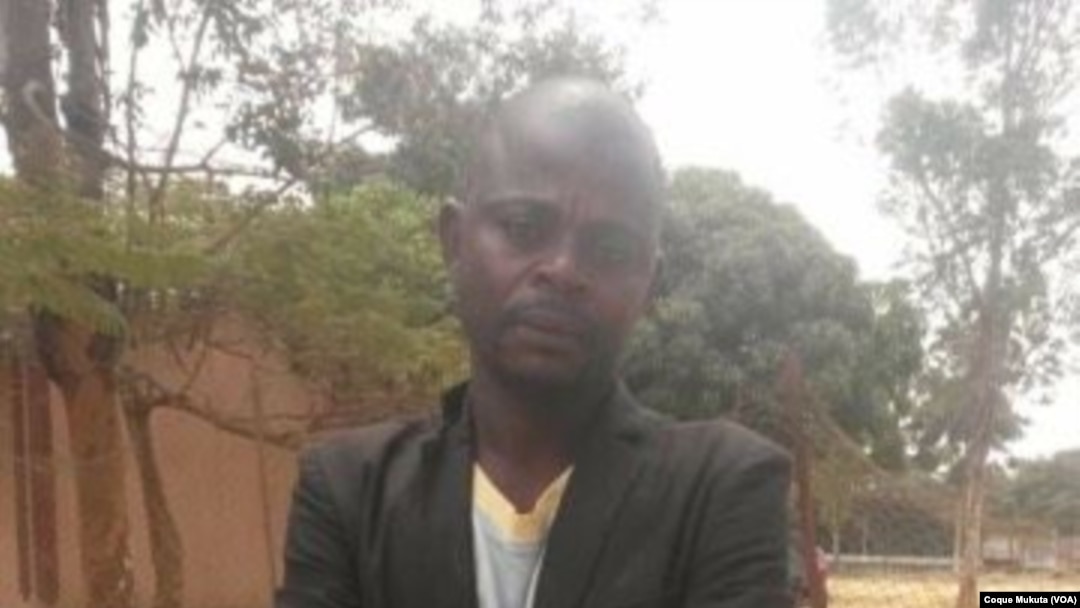 Pai de Rufino Fernando António, jovem de 14 anos que foi morto a tiro durante demolições no Zango, Luanda.
