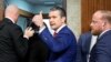 Ông Hegseth được chuẩn thuận với tỷ lệ phiếu sít sao, trở thành bộ trưởng quốc phòng Mỹ