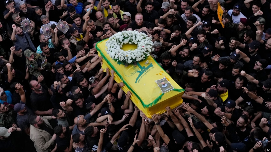 Funeral depois de engenhos explosivos no Líbano 