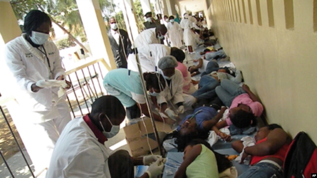 Dezenas de jovens desmaiaram na escola e foram levadas para o hospital do Namibe