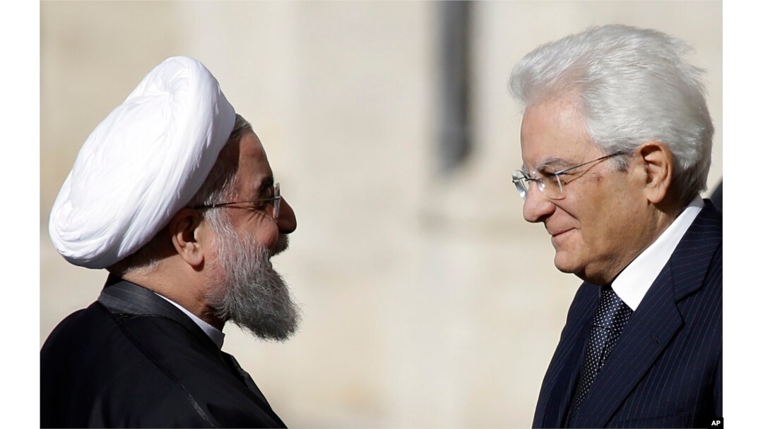 Iranian President Hassan Rouhani (l) meets Italian President Sergio Mattarella, upon his arrival at the Quirinale Presidential palace, in Rome, Jan. 25, 2016.