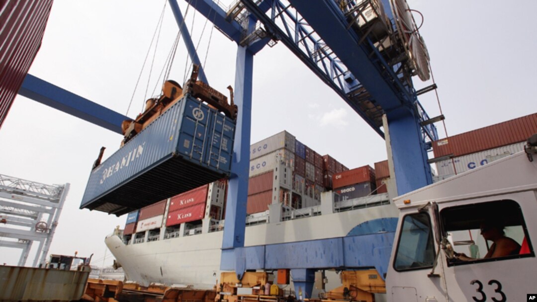 Estados Unidos importó alrededor de 500 mil millones de dólares en productos manufacturados en China en 2015.