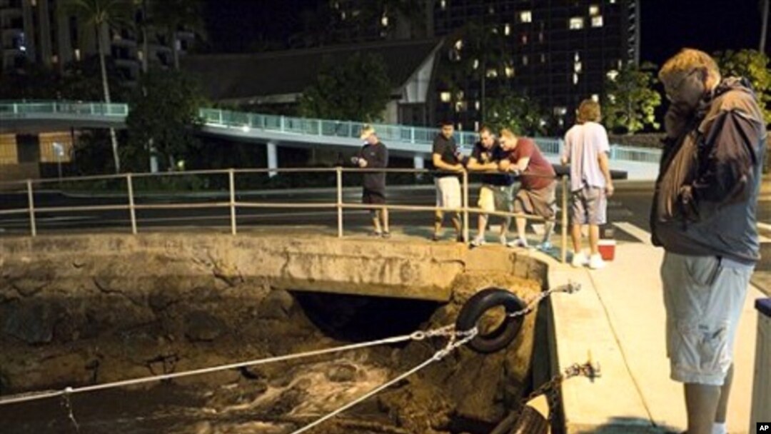 People watch the water recede from Hobron Harbor in Honolulu on March 11, 2011. Tsunami waves swamped Hawaii beaches before dawn Friday but didn't cause any major damage after devastating Japan.