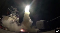 美國軍艦在地中海向敘利亞境內多個軍事目標發射戰斧巡航導彈