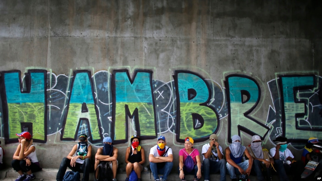 La crisis política y social en Venezuela son parte de las razones por las que el país no logra cubrir las necesidades de alimentos de sus ciudadanos.
