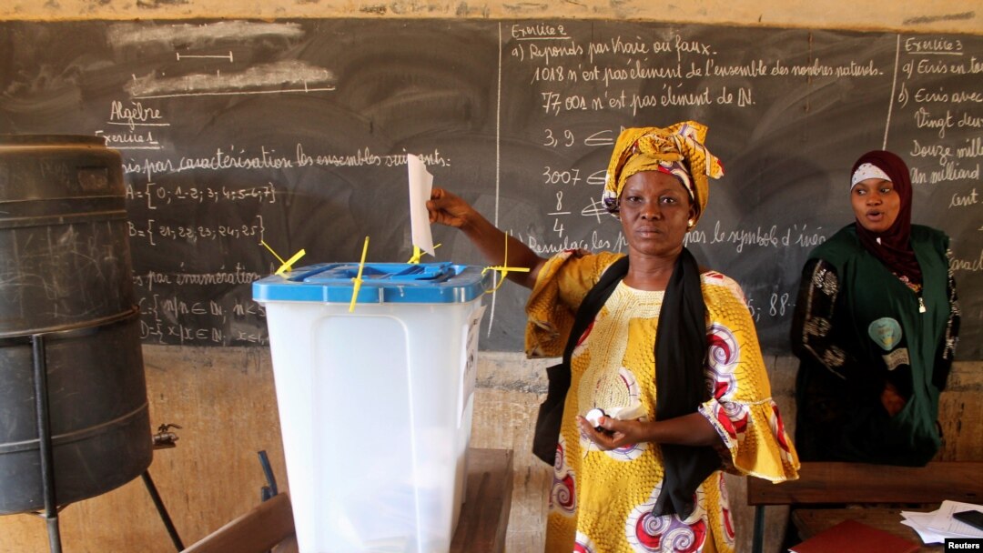 A woman votes during local elections in Bamako, Mali, Nov. 20, 2016.