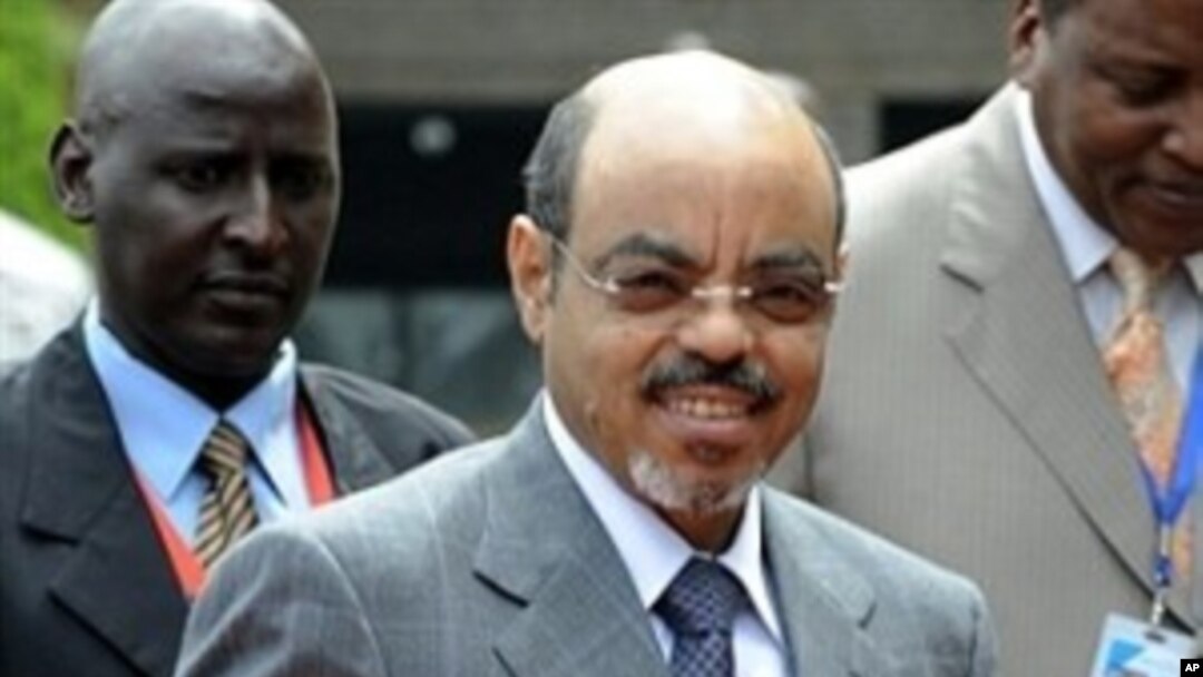 Ethiopian PM and Intergovernmental Authority on Development (IGAD) chairman Meles Zenawi, center (File Photo)