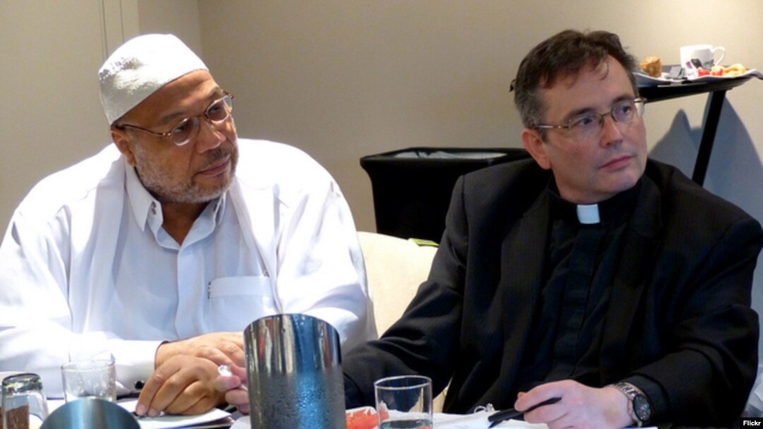 Imam Daayiee Abdullah and the Reverend Dwayne Johnson, shown in 2014, discuss LGBT rights in the U.S. and how to reconcile them with religious beliefs. (Photo via Flickr user East-West Center via Creative Commons license)