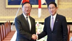 時任日本外相的岸田文雄2017年5月與中國國務委員楊潔篪會面（美聯社）