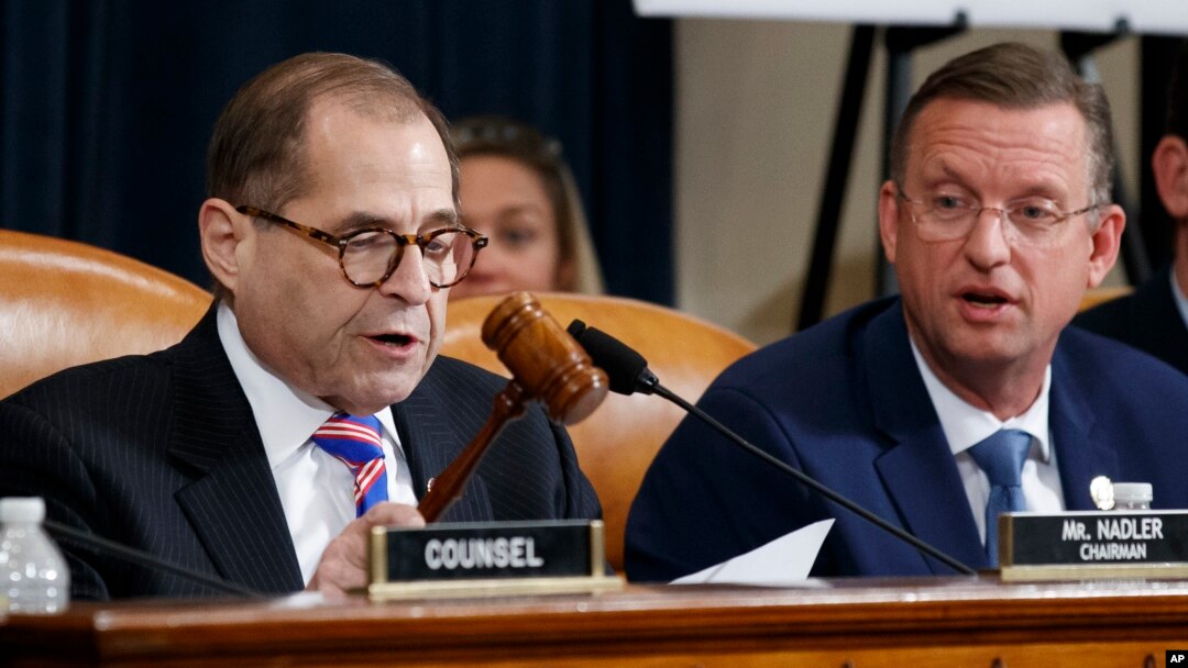 Jarrold Nadler, presidente de la Comisión Judicial de la Cámara de Representantes (izquierda) y el miembro republicano de la Comisión representante Doug Collins durante la audiencia de juicio político el miércoles, 4 de diciembre de 2019.