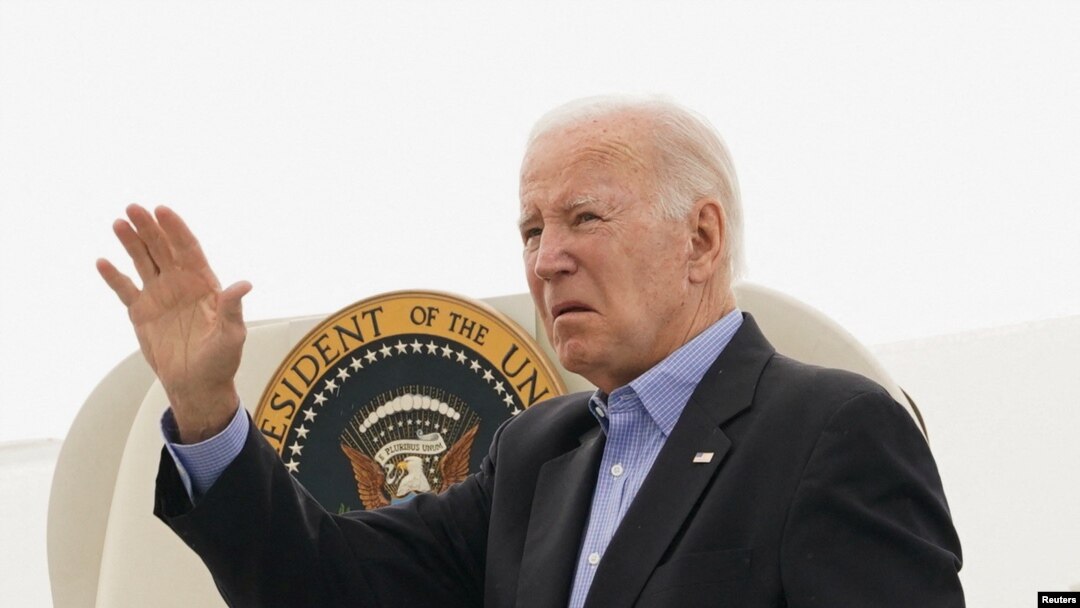 U.S. President Joe Biden waves as he departs for Maui from Reno, Nevada, U.S., August 21, 2023