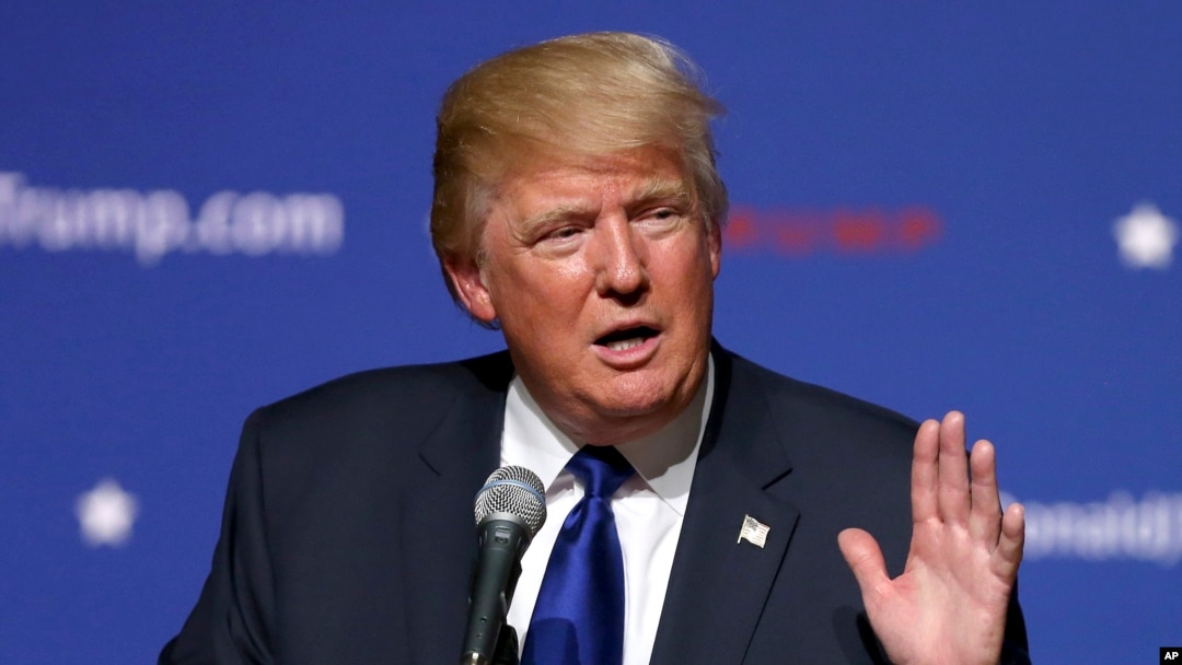 La publicidad de Donald Trump dice que Rusia es un enemigo encarnizado de EE.UU. 